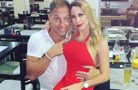 romina ortega fotos|Néstor Pitana se casó con su voluptuosa novia: conocé a la。